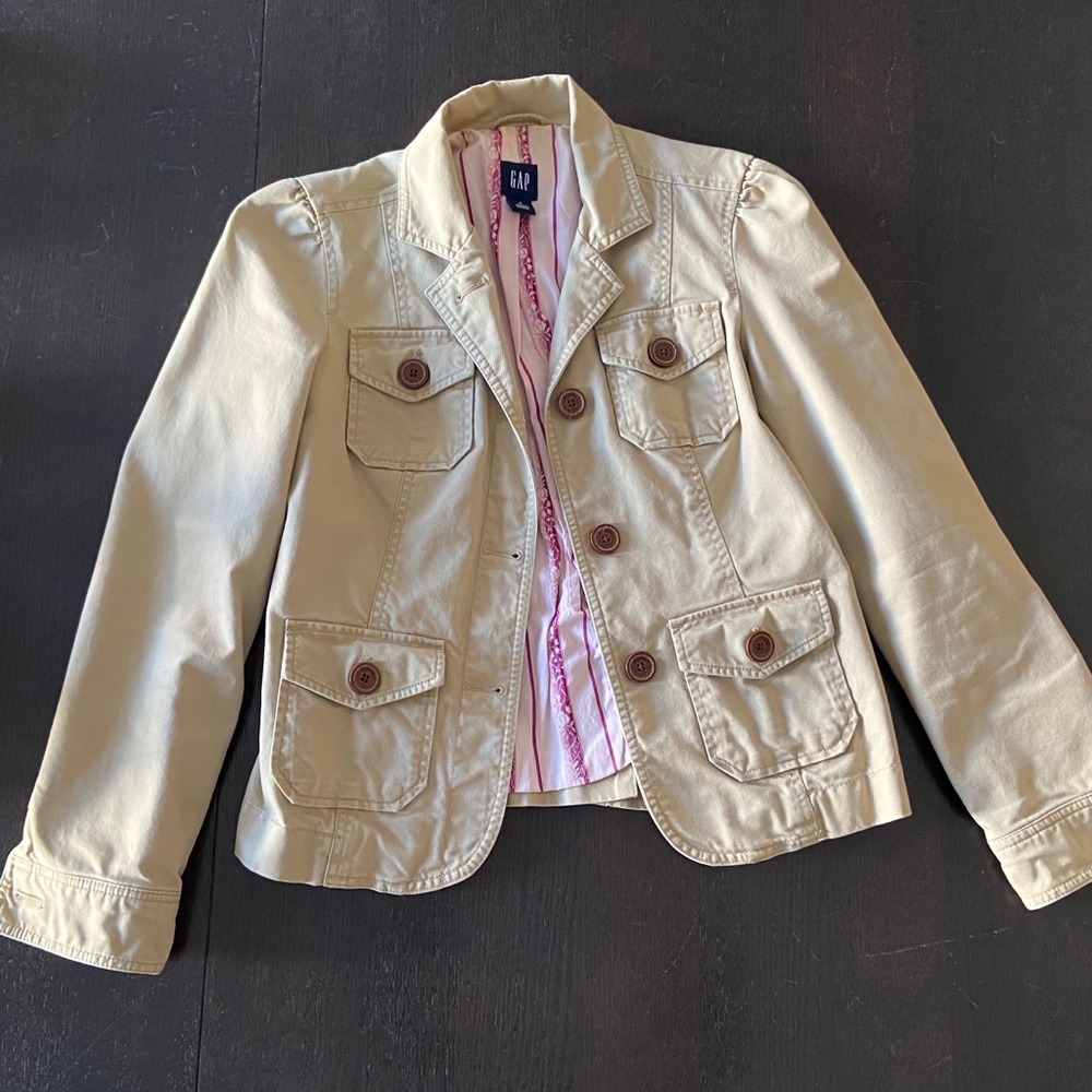 GAP - Jacket. Size 4. Good condition! So cute!